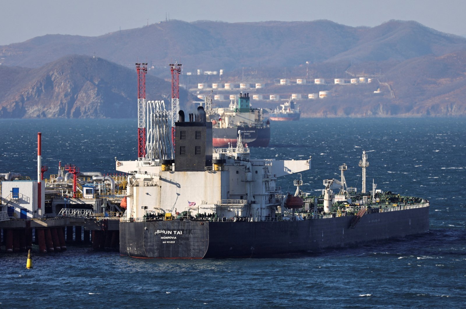 EU Sanctions: First Tanker Refuses to Deliver Russian Oil to Indian Refinery